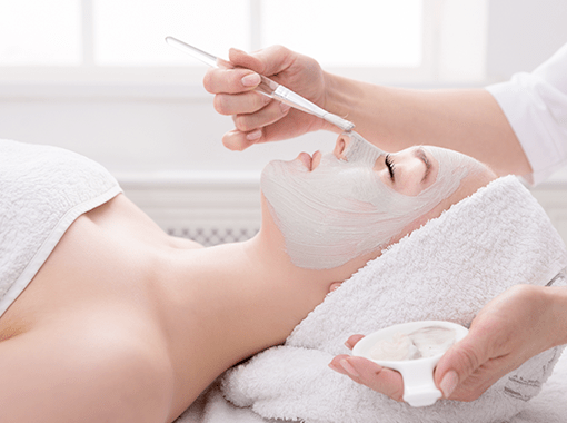 ハーブピーリング中の様子